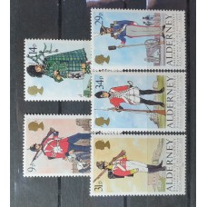 ALDERNEY UNIFORMES MILITARES SERIE COMPLETA DE ESTAMPILLAS NUEVAS MINT 12 EUROS